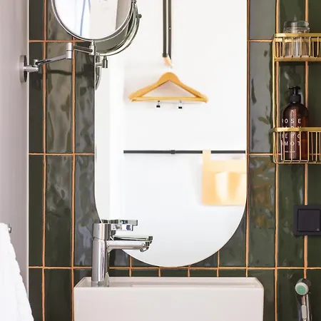 Hotel Oru Hub - Handwritten Collection